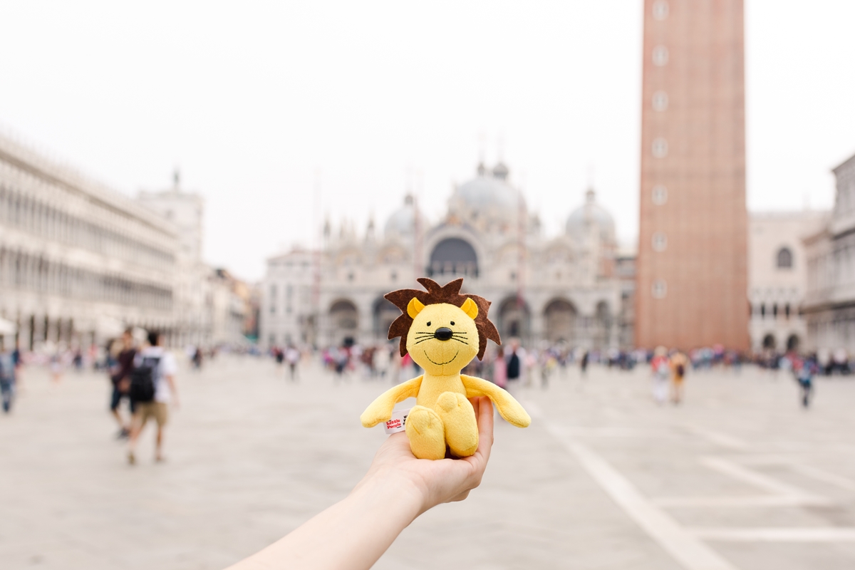 the-little-people-lion